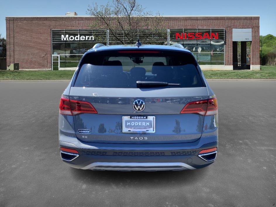 2024 Volkswagen Taos SE photo 2