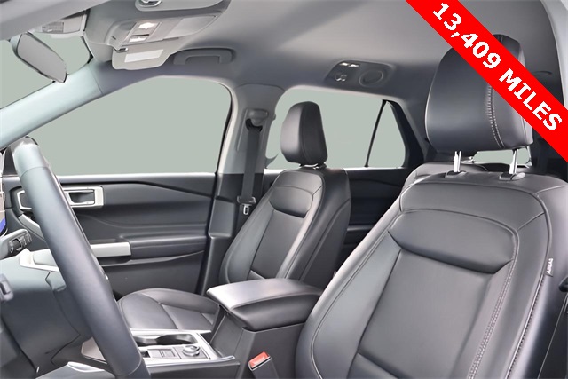 2023 Ford Explorer XLT photo 2