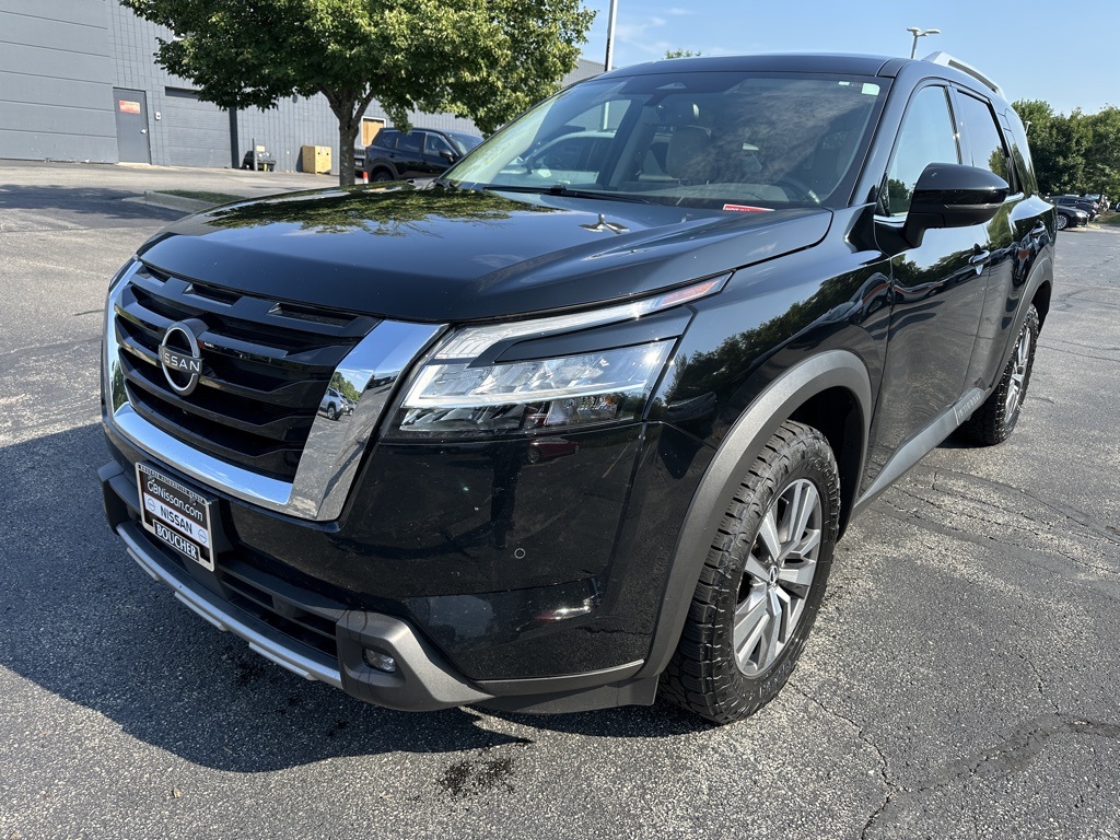 2022 Nissan Pathfinder SL photo 2