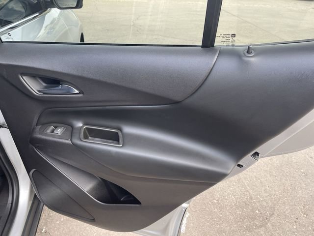 2018 Chevrolet Equinox LT photo 2