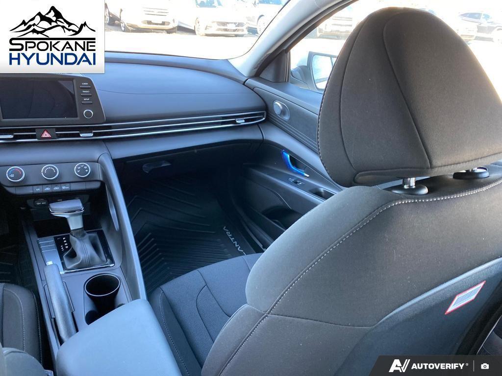 2025 Hyundai Elantra SE photo 4