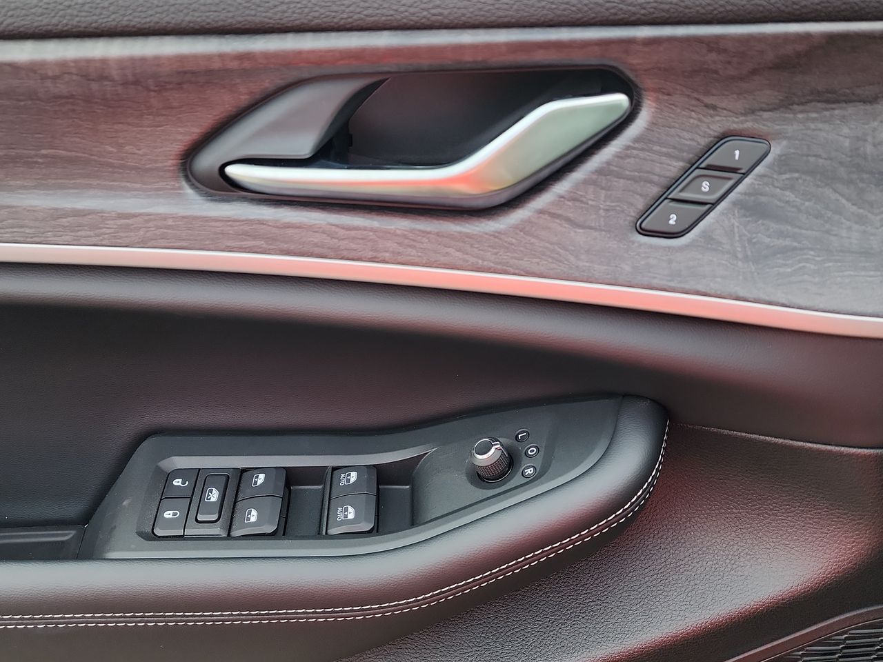 2025 Jeep Grand Cherokee Limited photo 10