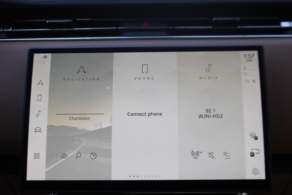 2023 Land Rover Range Rover SE photo 16