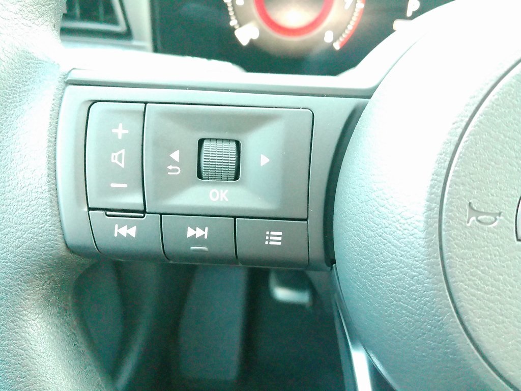 2025 Nissan Kicks SV photo 22