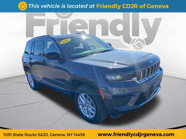 2025 Jeep Grand Cherokee Laredo X photo 3