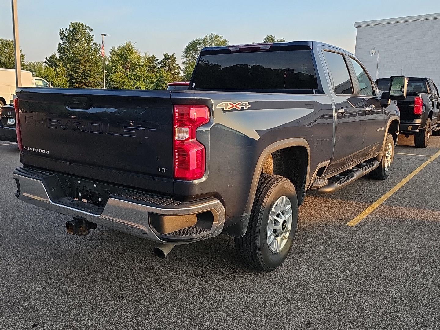 2022 Chevrolet Silverado 2500HD LT photo 3
