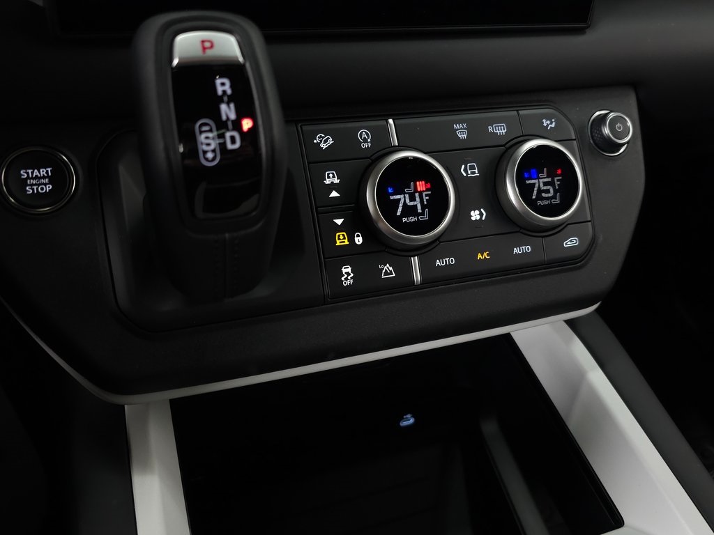 2025 LAND ROVER DEFENDER - Image 32