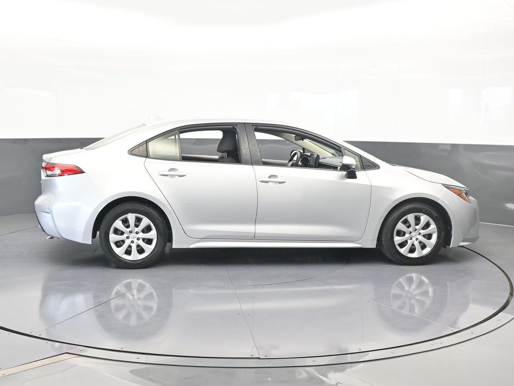 2022 Toyota Corolla LE photo 4