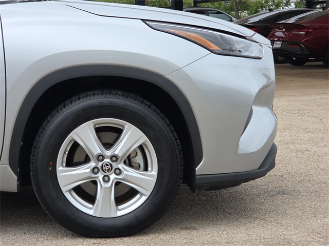 2023 Toyota Highlander L photo 4