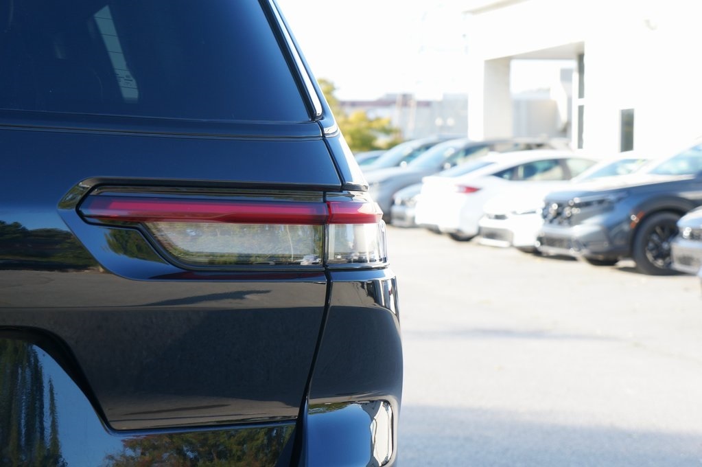 2023 Jeep Grand Cherokee Altitude photo 4