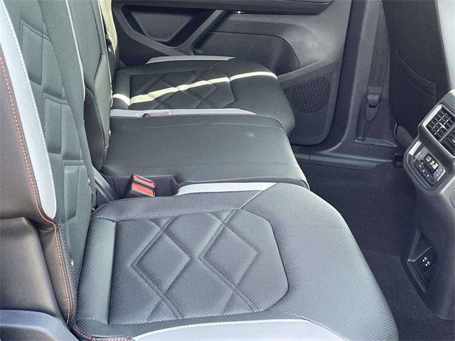 2025 Volkswagen Atlas Peak Edition SE photo 12
