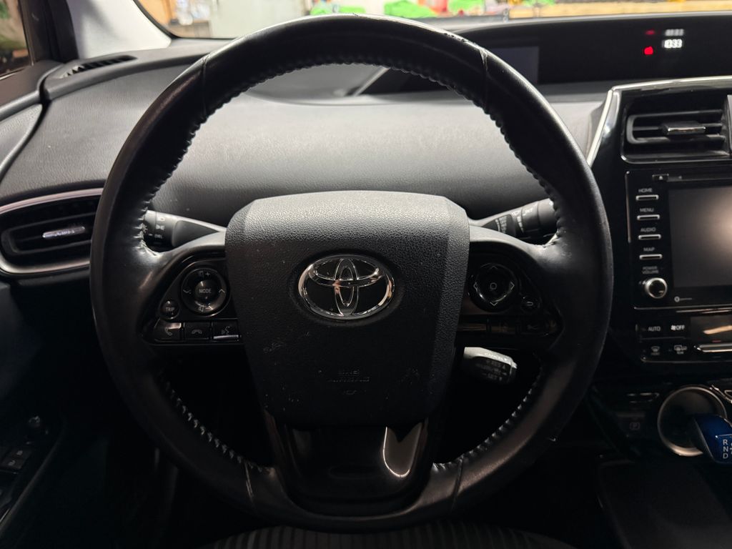 2021 Toyota Prius Prime LE photo 16
