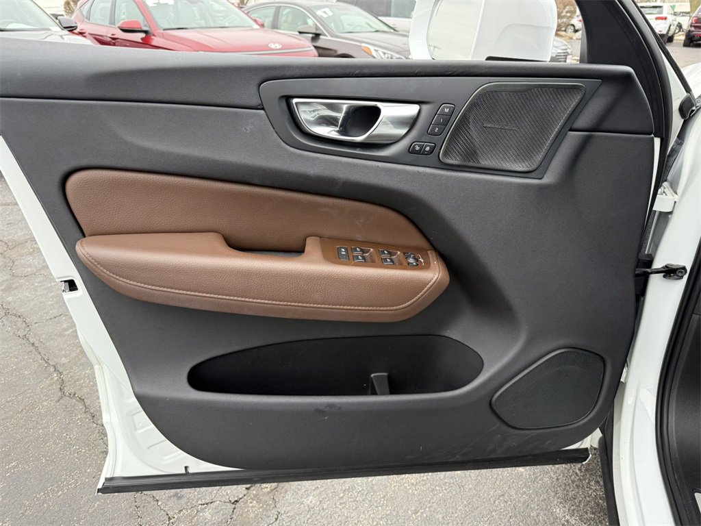 2020 VOLVO XC60 - Image 12