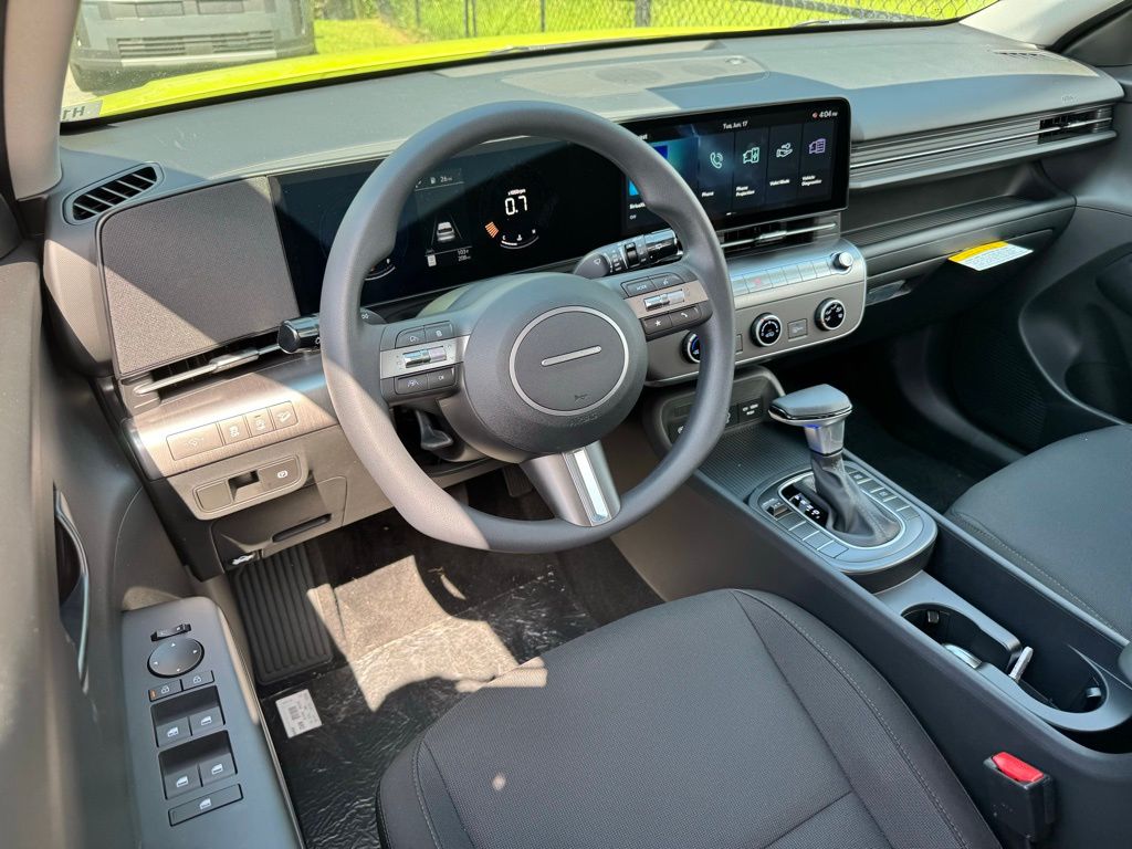 2025 Hyundai Kona SE photo 2