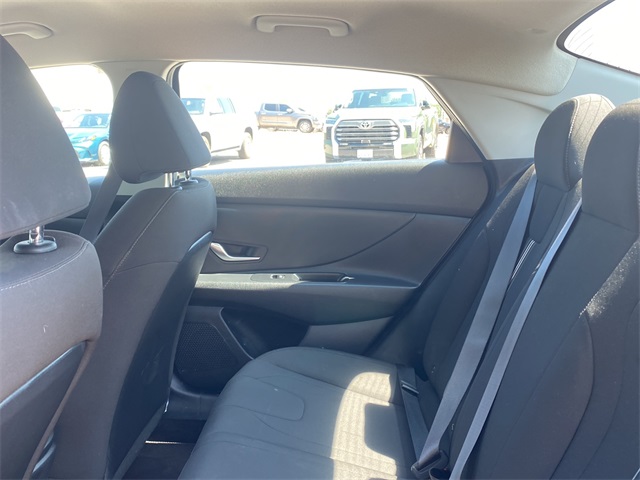 2022 Hyundai Elantra SEL photo 15