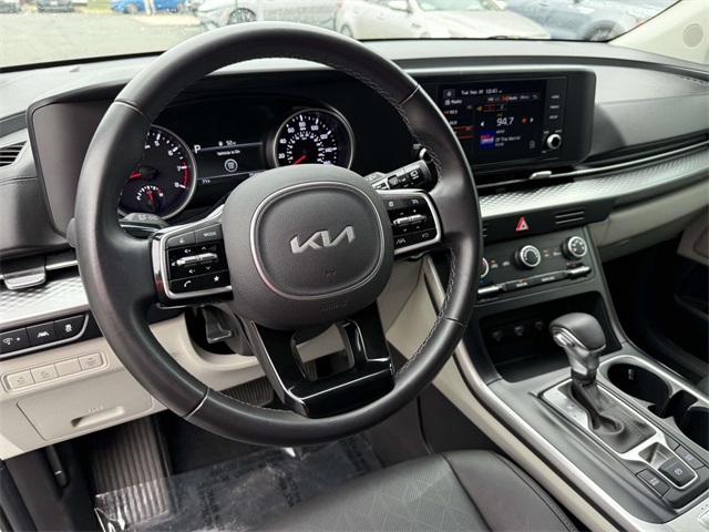 2022 Kia Carnival LX photo 2