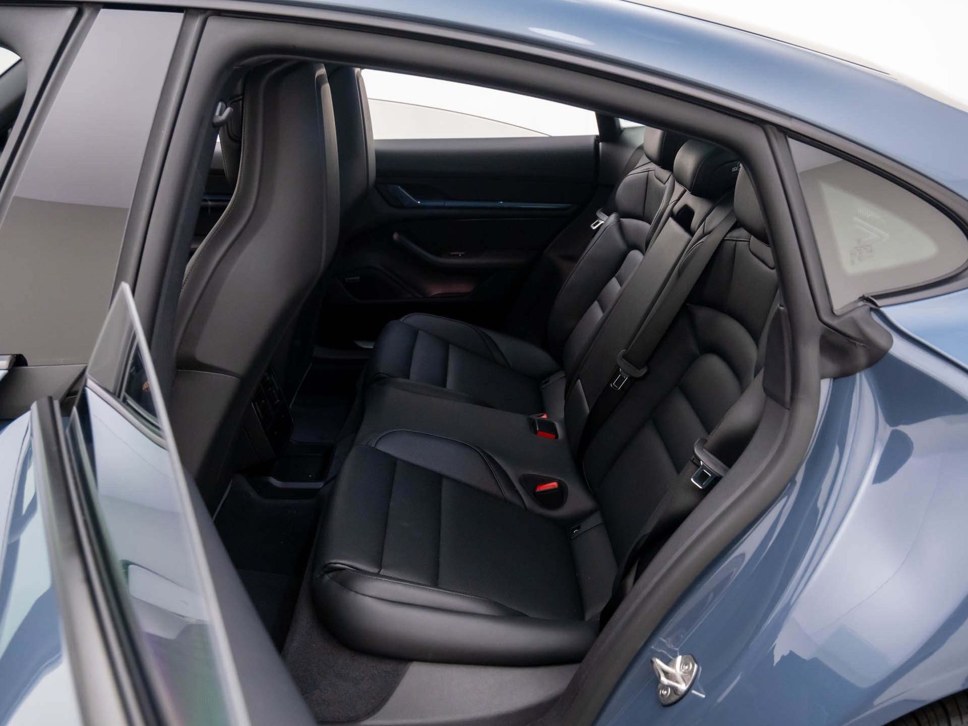 2026 Porsche Taycan 4 photo 17