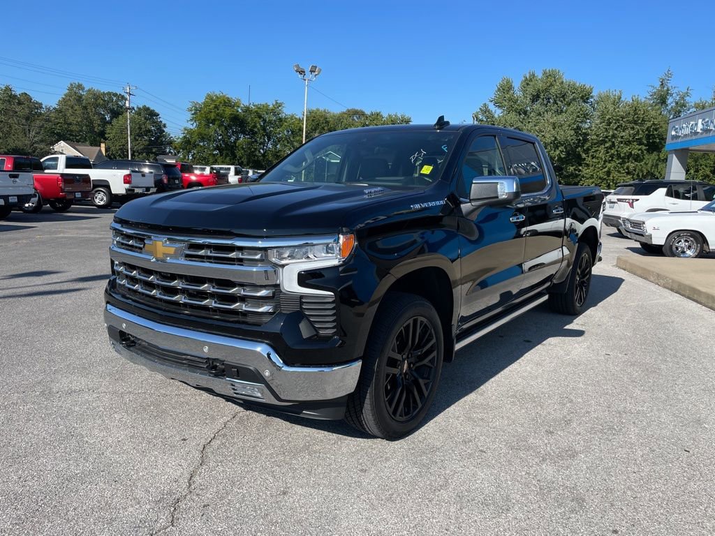 2025 Chevrolet Silverado 1500 LTZ photo 4