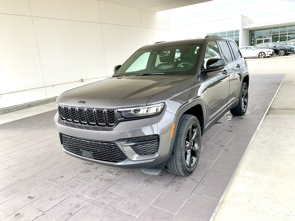 2023 Jeep Grand Cherokee Altitude's photo