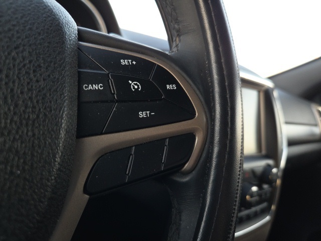 2017 Jeep Grand Cherokee Laredo photo 23