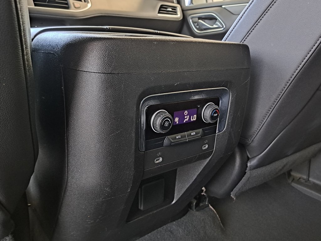 2023 Chevrolet Suburban LT photo 29