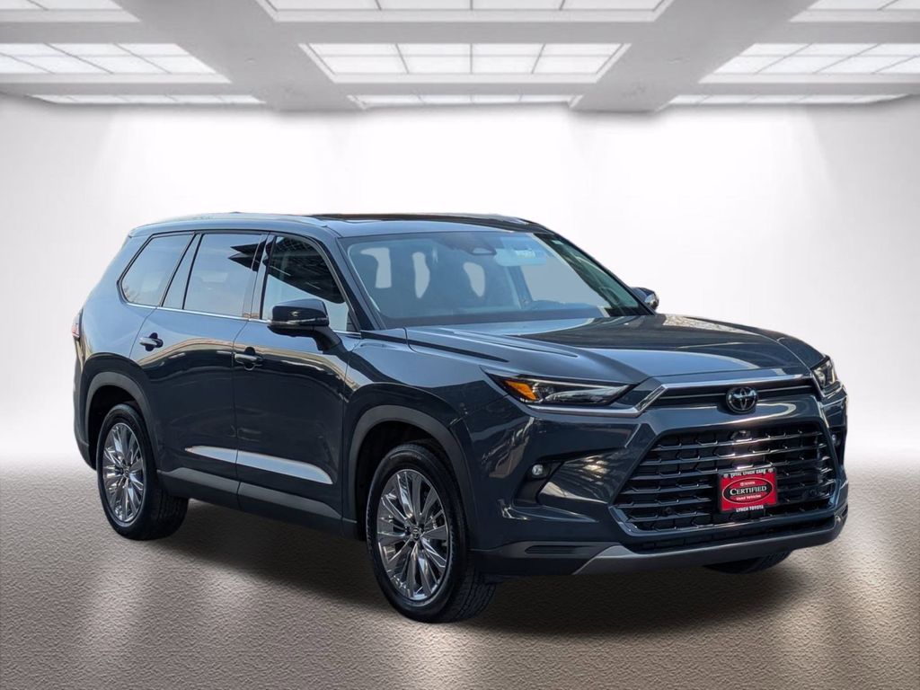 2024 Toyota Grand Highlander Platinum's photo