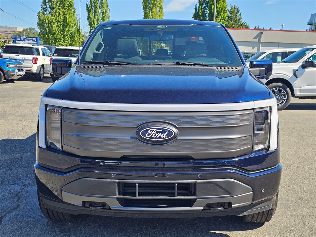 2025 Ford F-150 Lightning Lariat photo 2