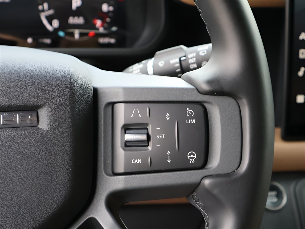 2025 Land Rover Defender 110 S photo 31
