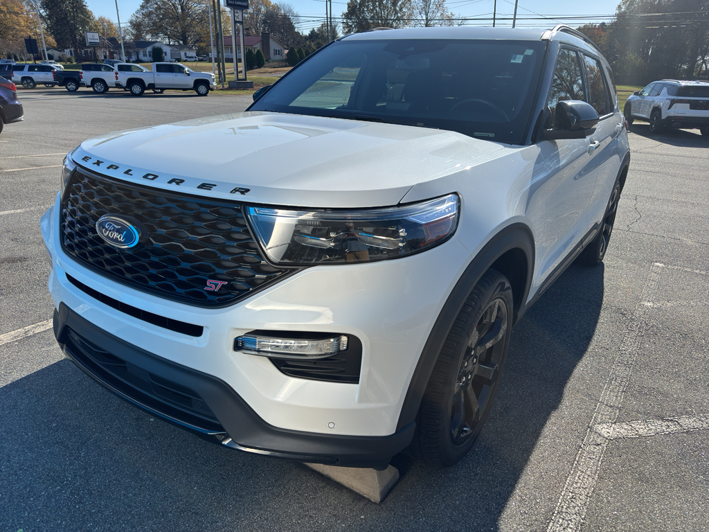 2023 Ford Explorer ST's photo