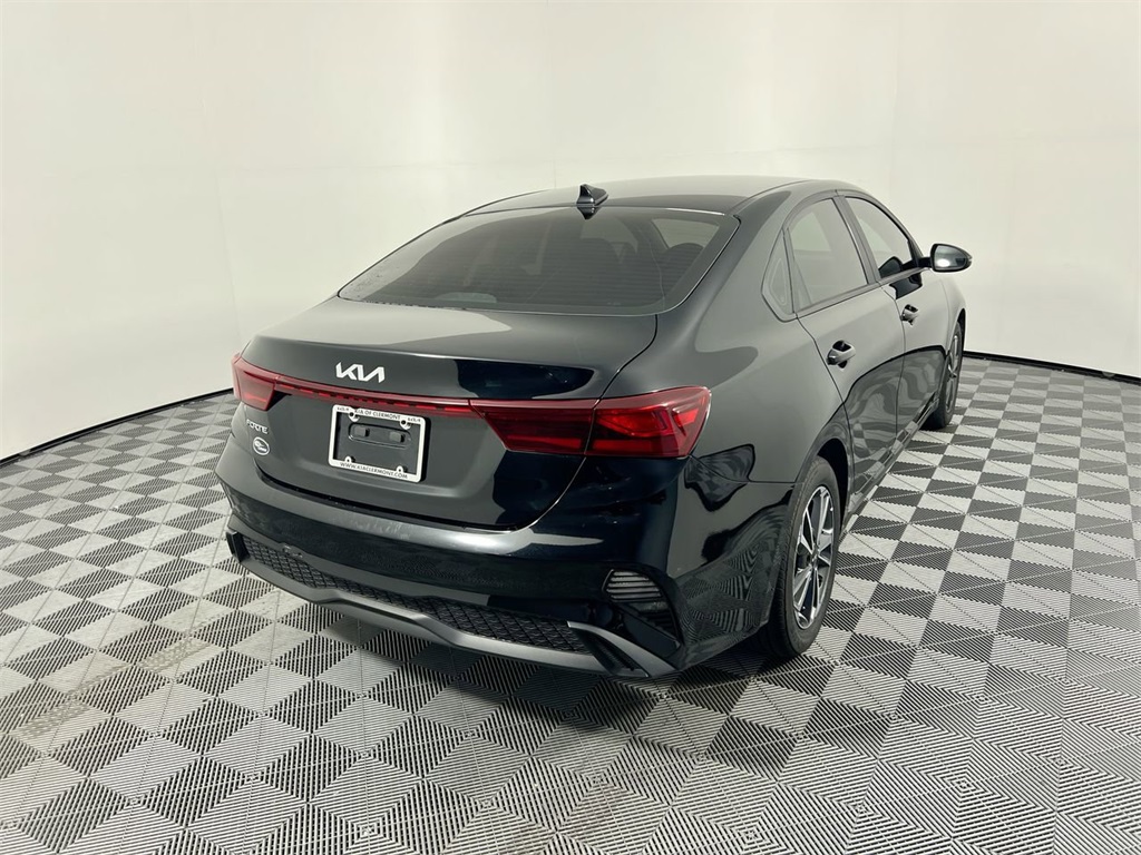 2023 Kia Forte LXS photo 3