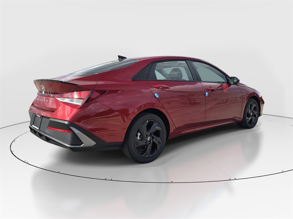 2026 Hyundai Elantra SEL Sport photo 2