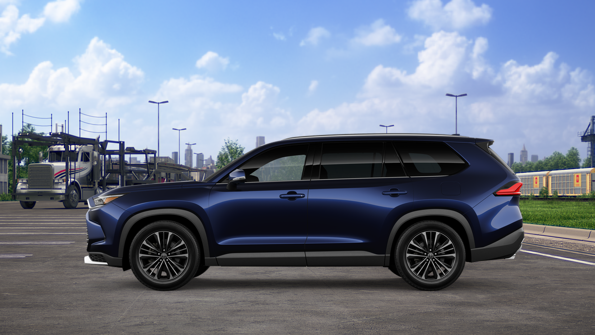 2026 Toyota Grand Highlander Hybrid MAX Platinum AWD photo 2