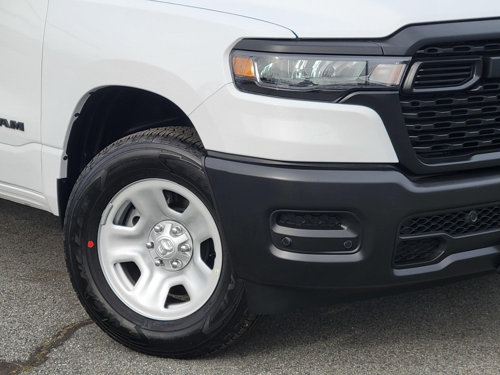 2025 Ram 1500 Tradesman photo 3