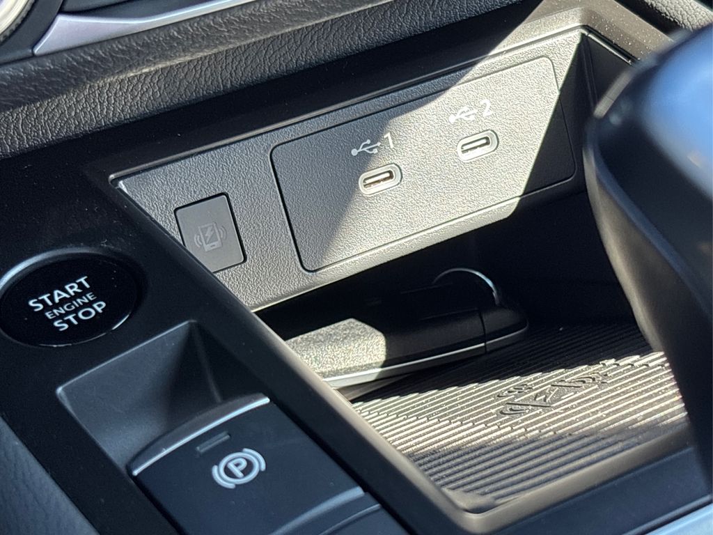 2025 Nissan Kicks SV photo 11