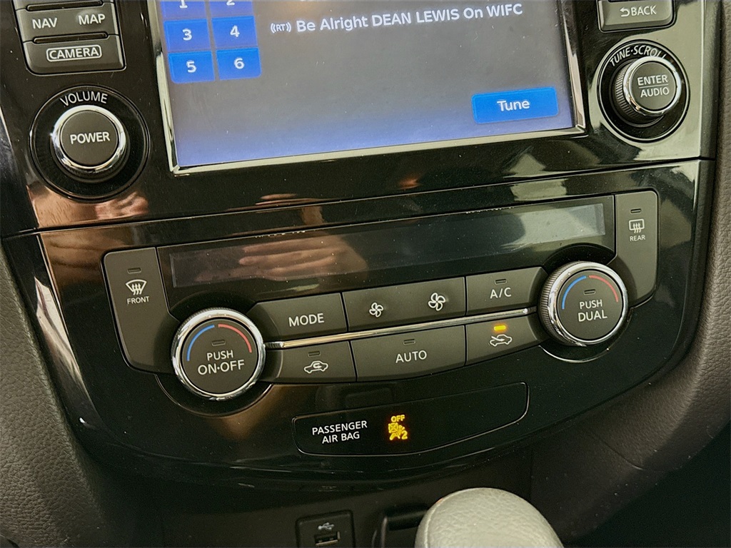 2016 Nissan Rogue SV photo 11