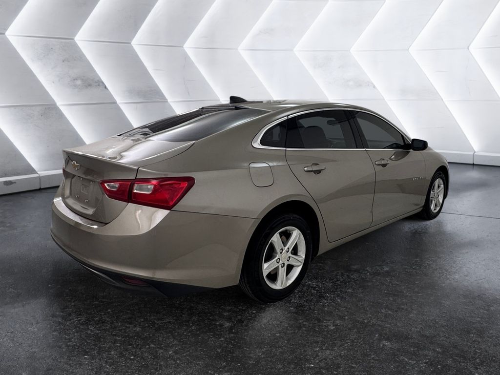2022 Chevrolet Malibu photo 4