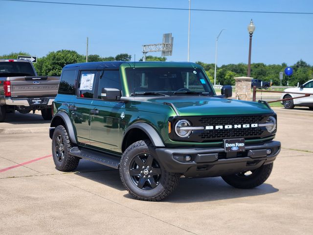 2025 Ford Bronco Outer Banks photo 2