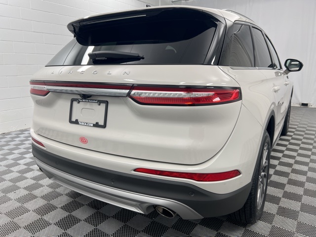 2022 Lincoln Corsair Standard photo 4