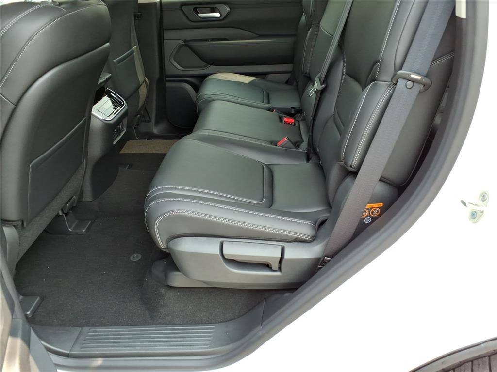 2026 Nissan Armada SV photo 12