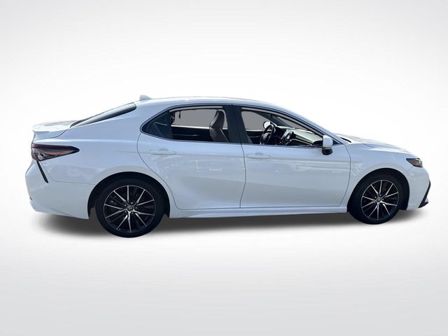 2024 Toyota Camry SE photo 7