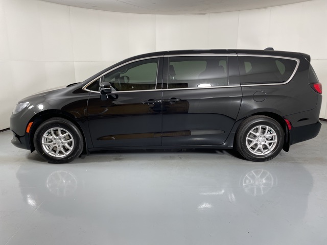 2025 Chrysler Voyager LX photo 2