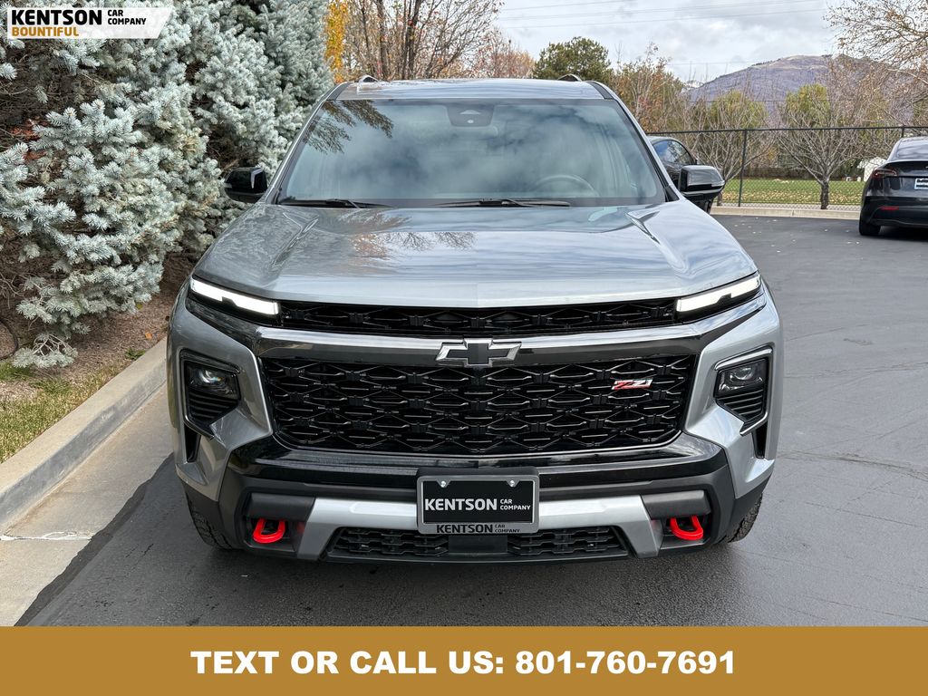 2025 Chevrolet Traverse Z71 photo 2