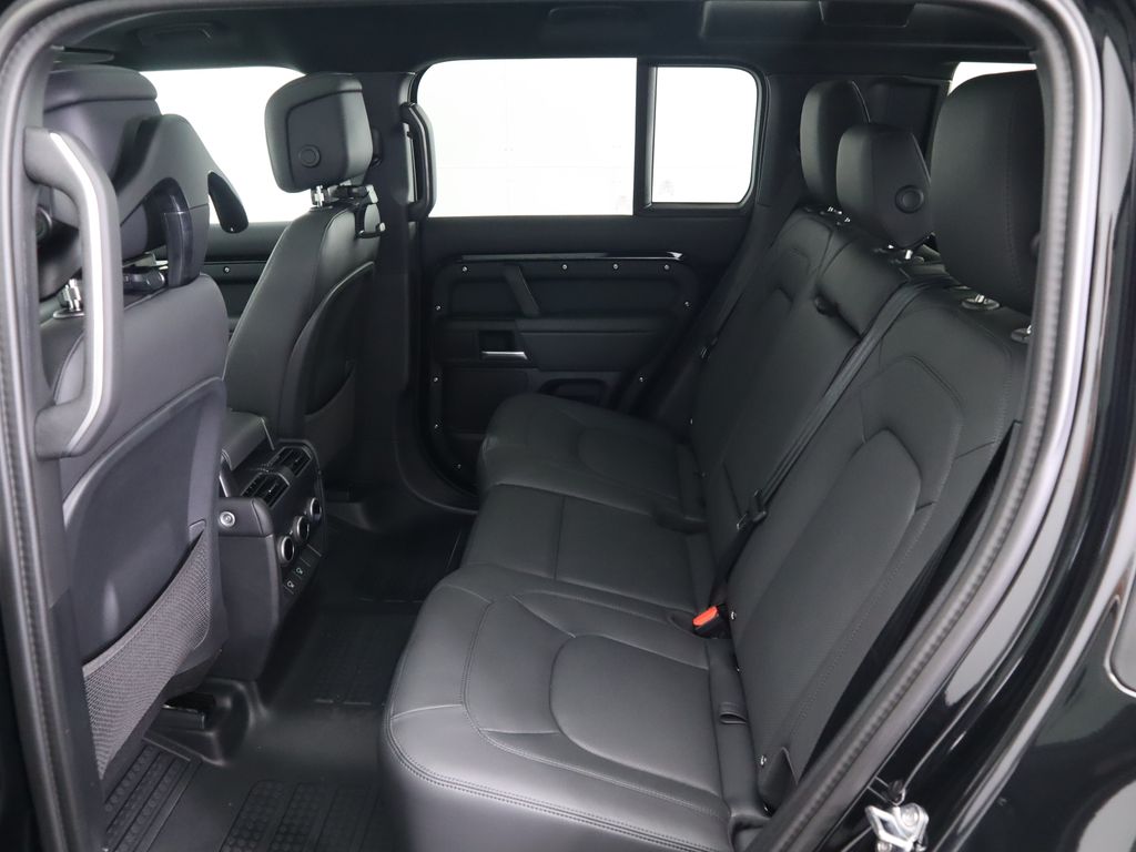 2025 Land Rover Defender 110 S photo 18