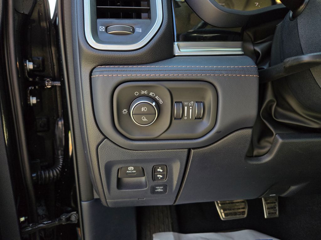 2025 Ram 1500 photo 11
