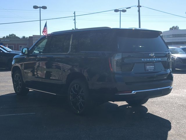2026 Chevrolet Suburban LT photo 4