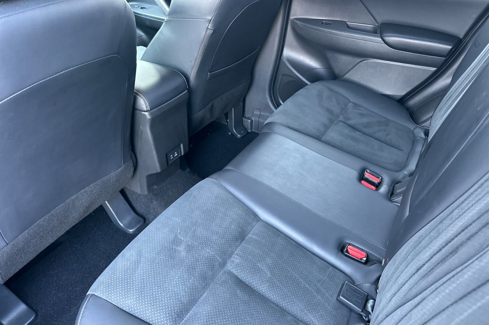 2024 Mitsubishi Eclipse Cross SE photo 11