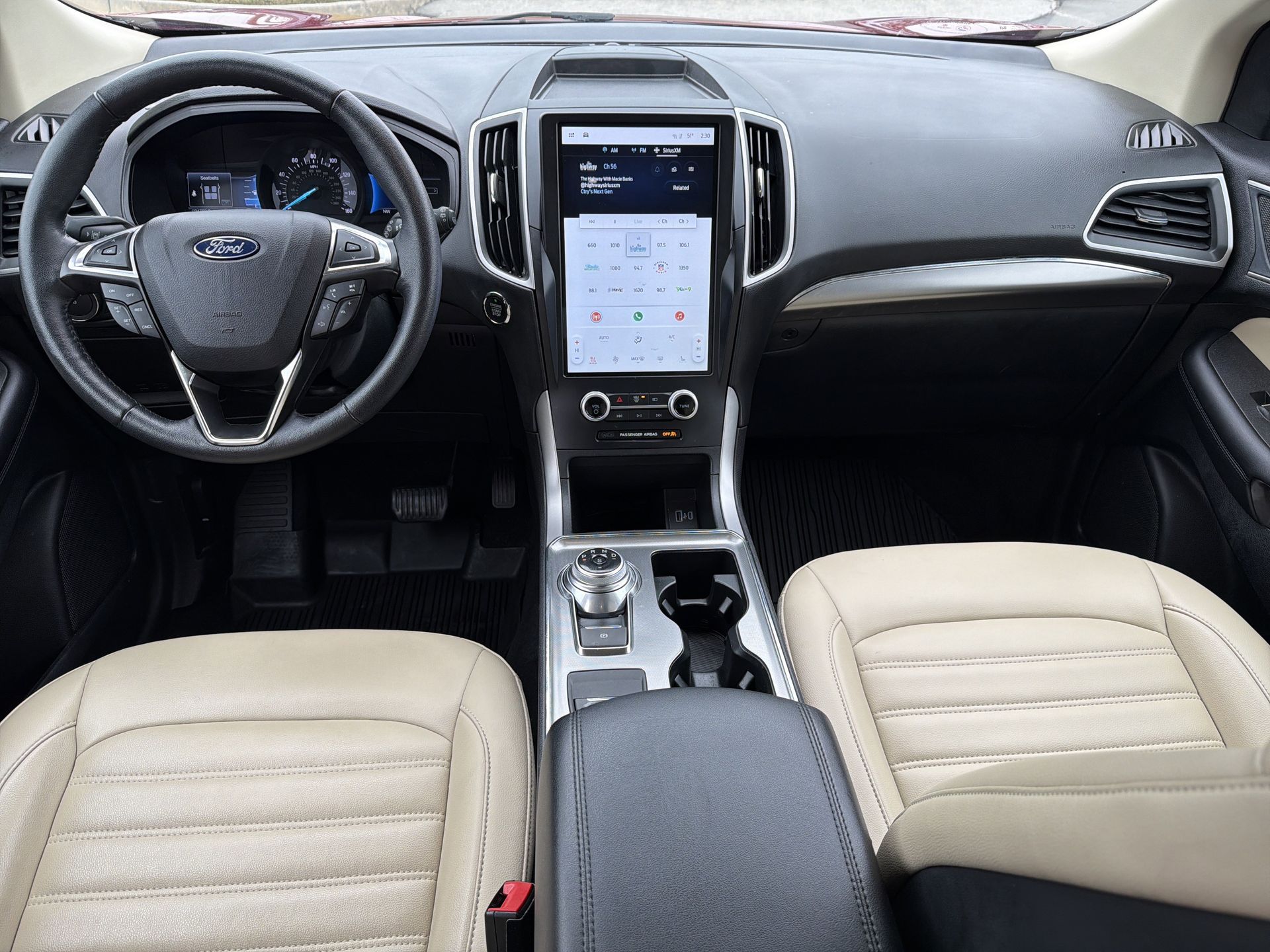 2022 Ford Edge SEL photo 2