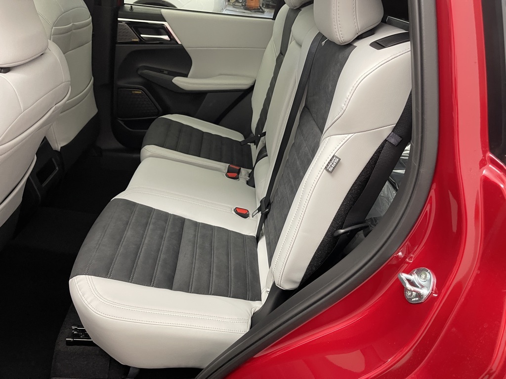2025 Mitsubishi Outlander SE photo 20