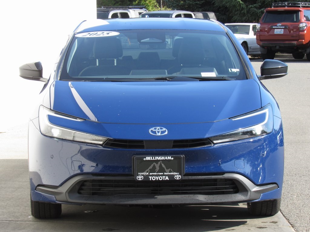 2025 Toyota Prius LE photo 3