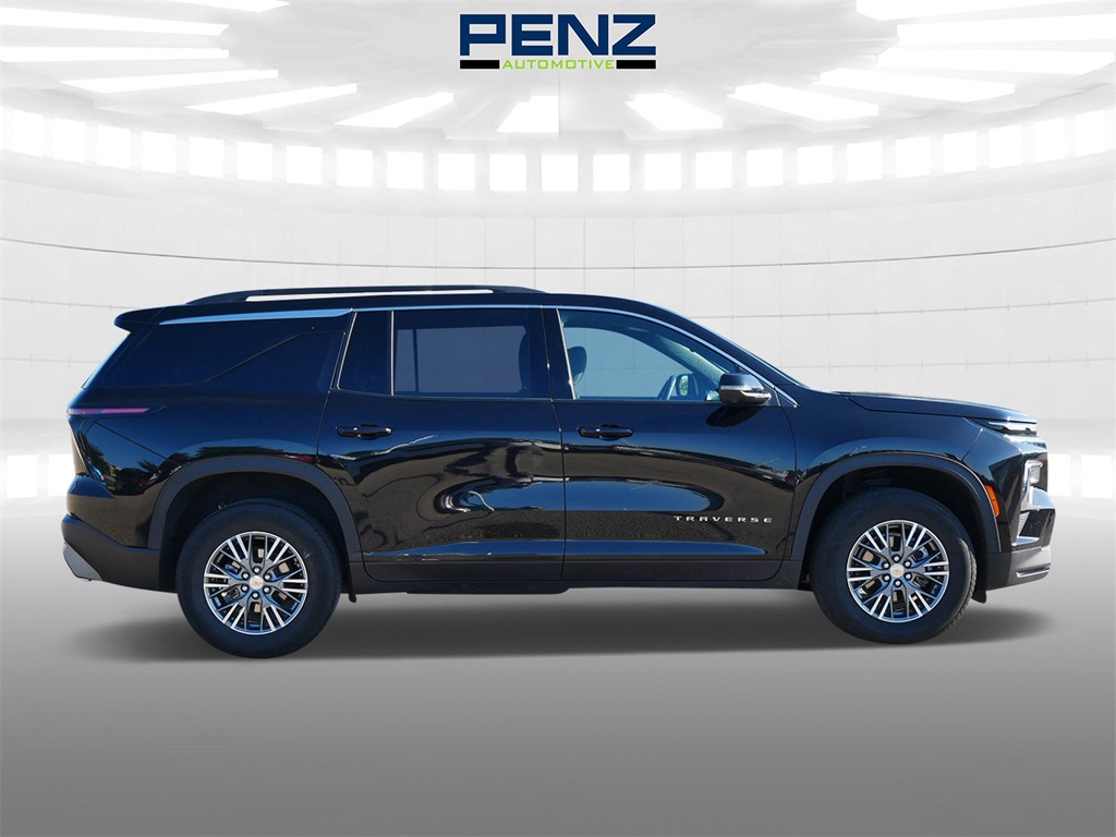 2024 Chevrolet Traverse photo 8